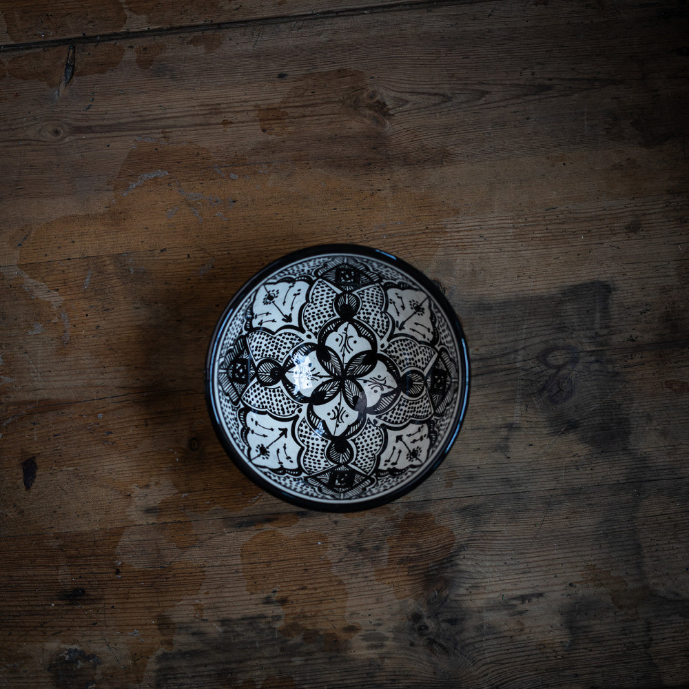 Håndmalt skål sort 19 cm