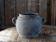 Grå keramikkrukke med håndtak