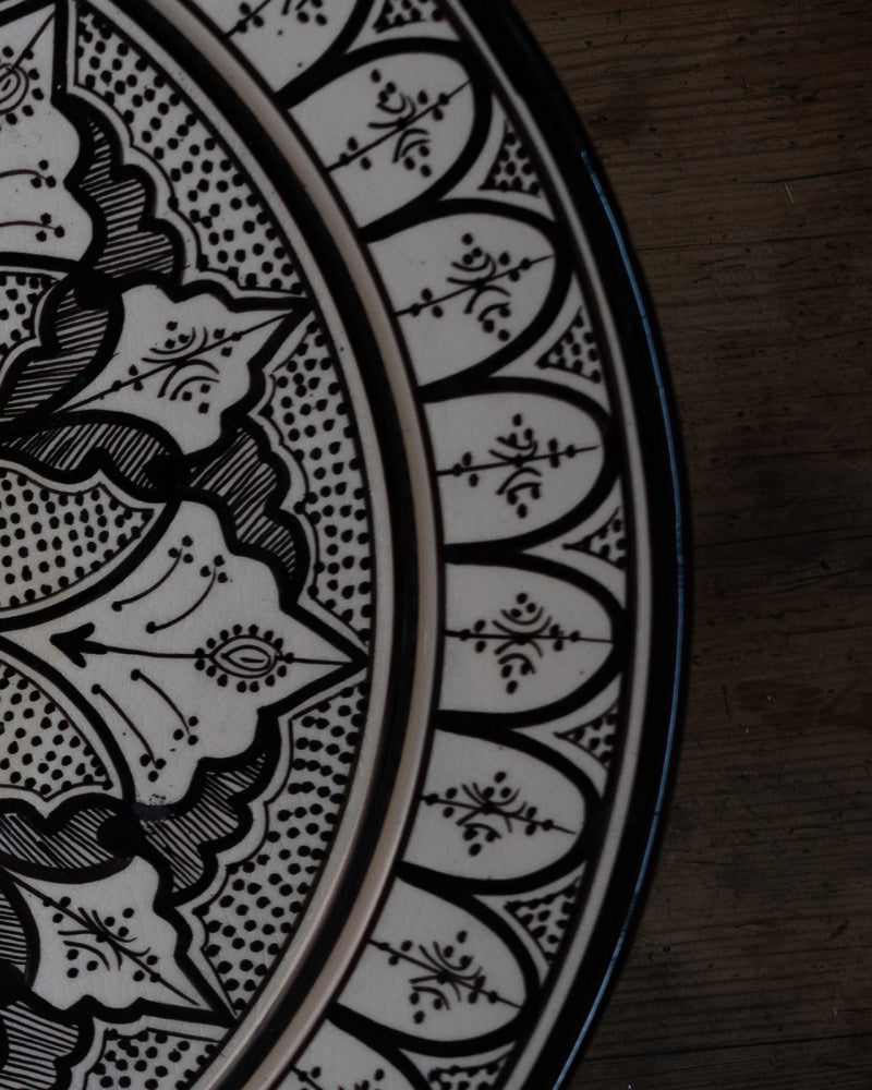 Håndmalt fat 40 cm - sort