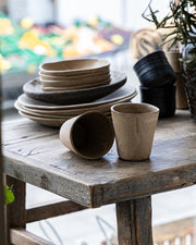 Håndlaget beige lattekopp Maria Hagman