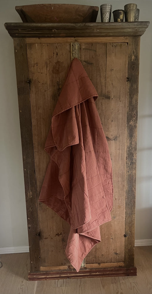 "Vintage" quiltet teppe - dyp rød 130x180 cm