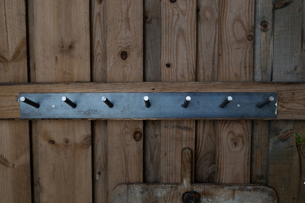 Knaggrekke av jern 7 knagger