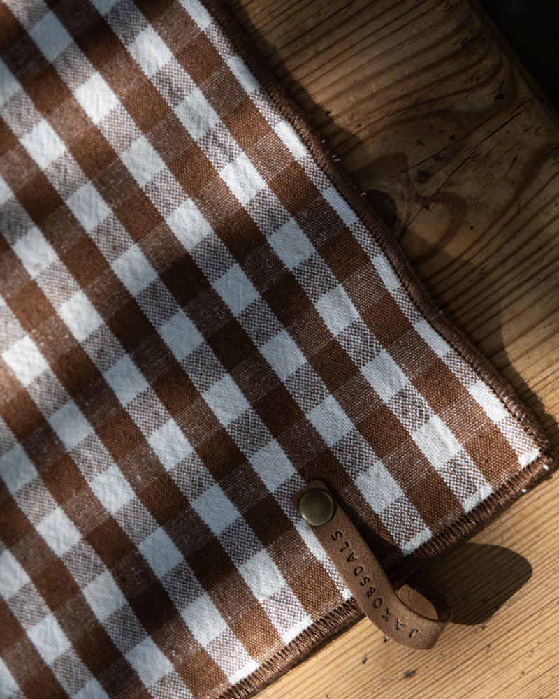Kjøkkenhåndkle med brune og beige ruter