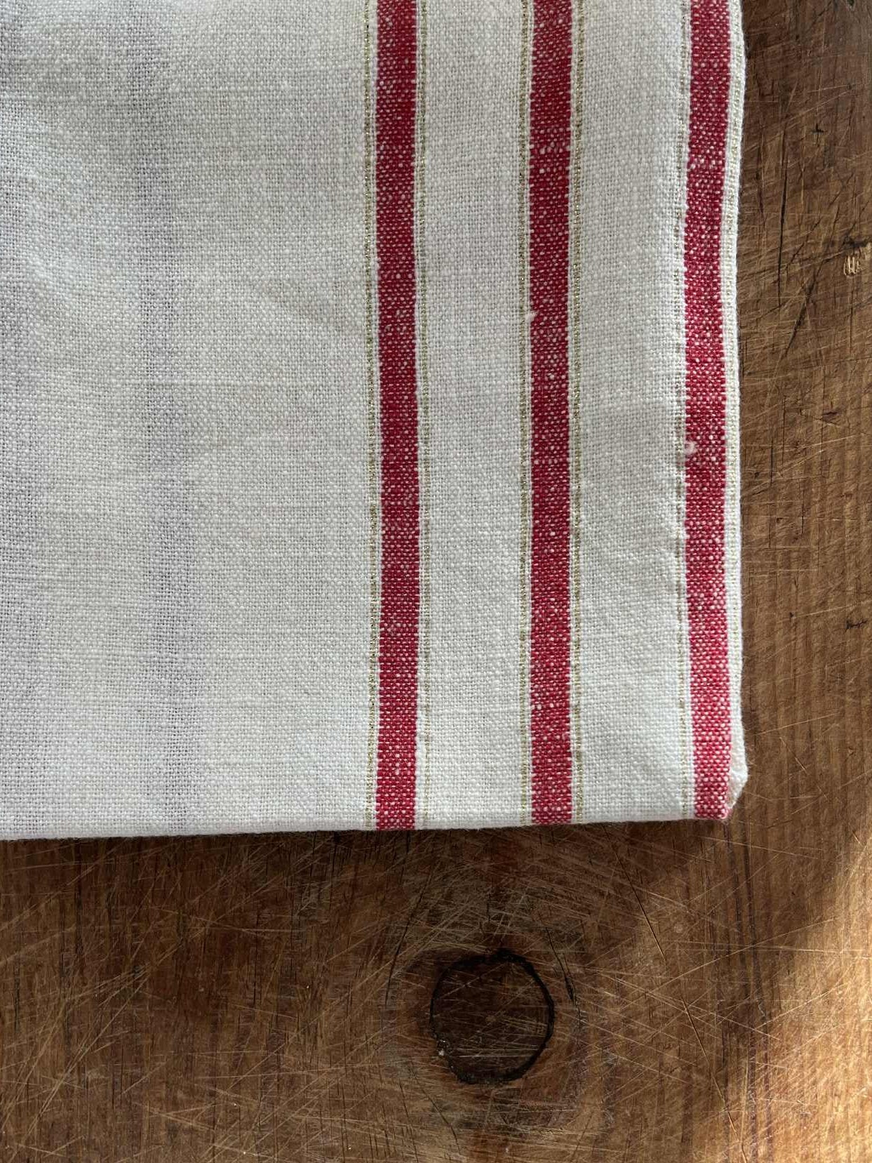 Kjøkkenhåndkle - striper offwhite, rød og gull 50x70cm