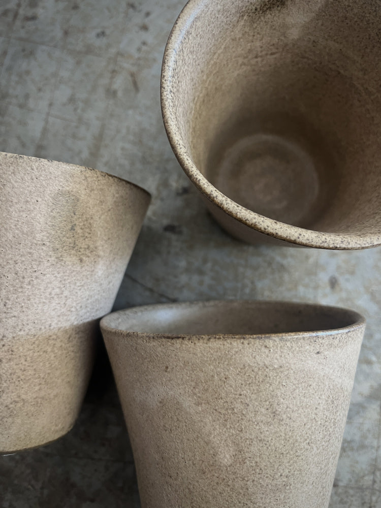 Håndlaget lattekopp - beige