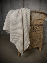 Duk striper, elfenbenshvit og olivengrønn, 220*140 cm