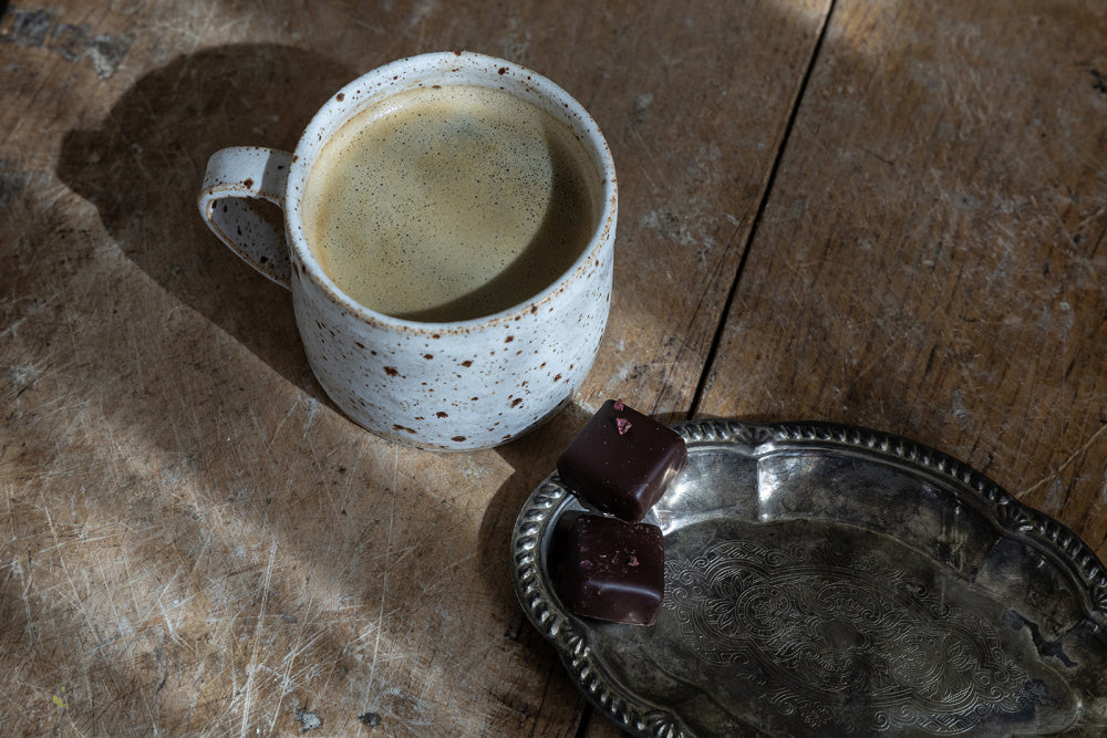 Kopp, naturfarget - med hank