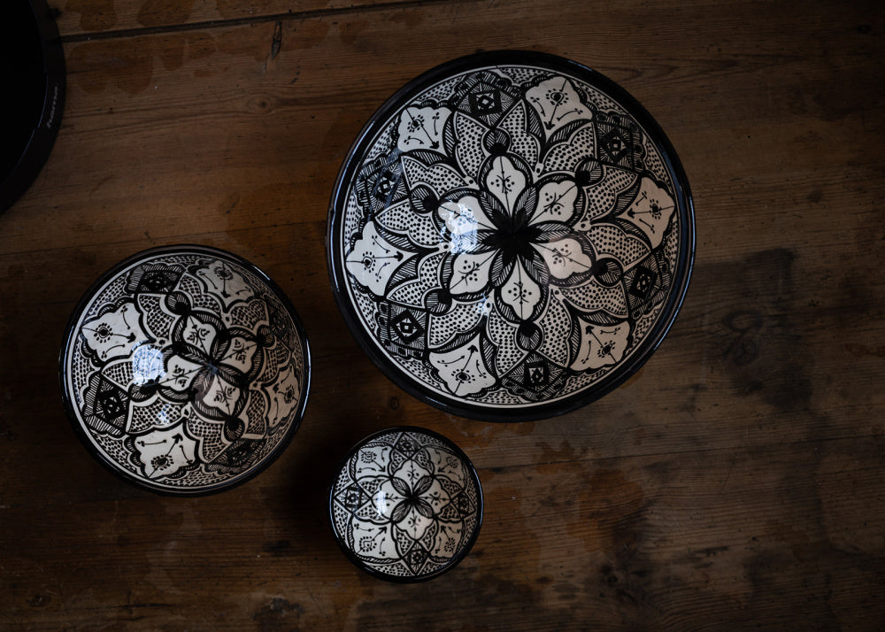 Håndmalt skål 19 cm - sort