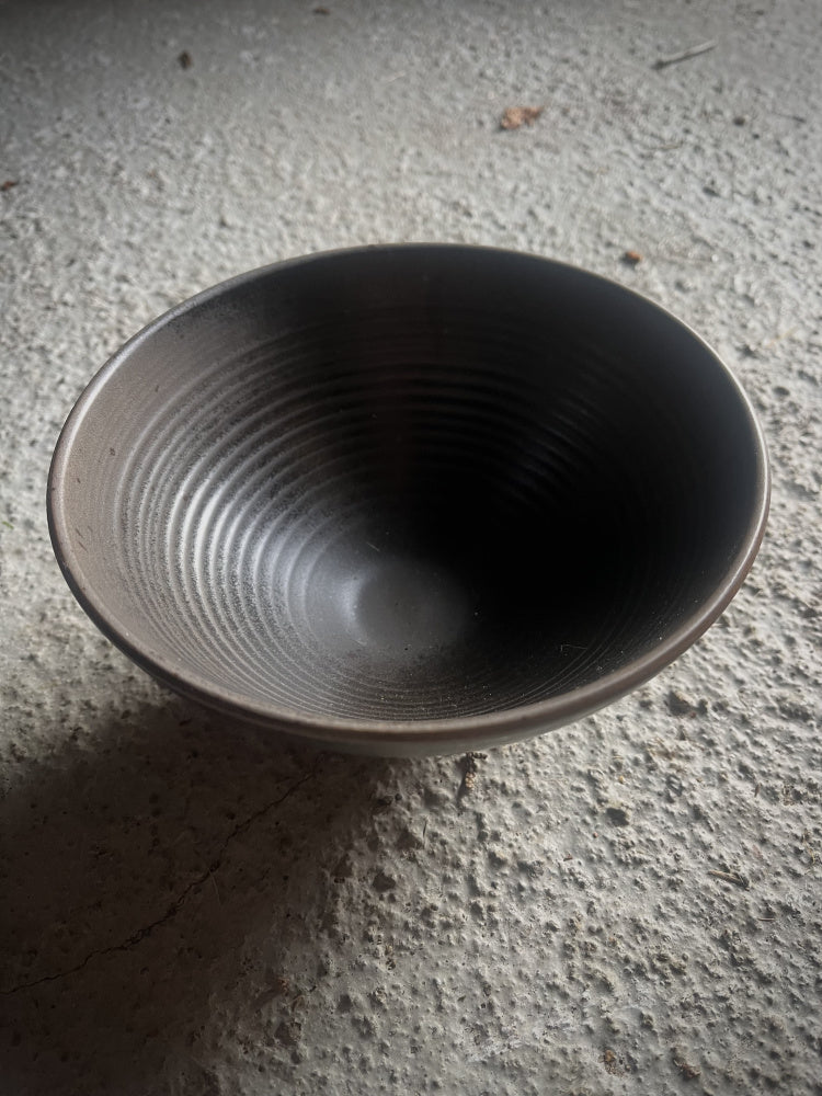 Japansk keramikk skål mørkebrun