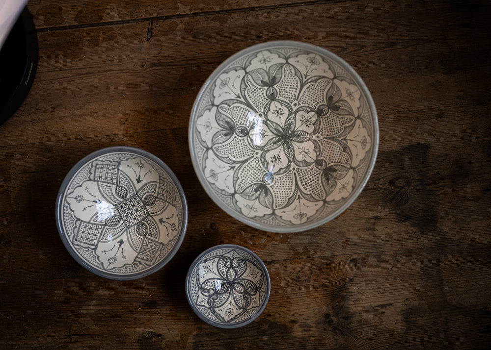 Håndmalt skål 19 cm - grå