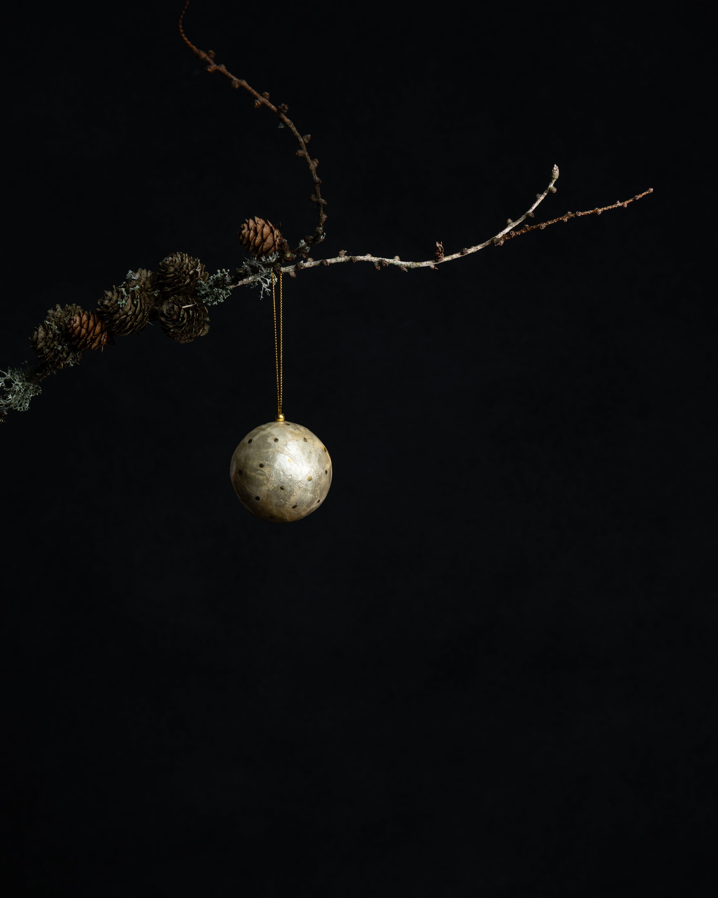 Julekule beige med prikker str M