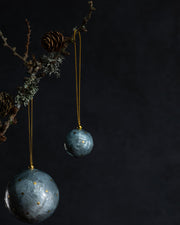 Julekule blå med prikker str M