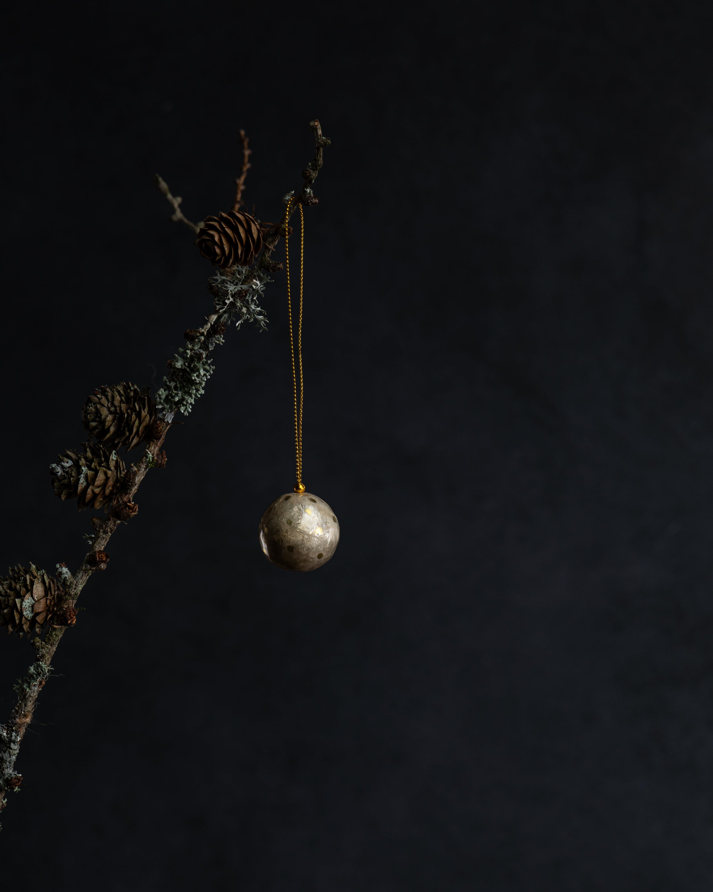 Julekule brun med gullprikker str S