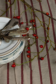 Linåker duk 138x320 cm - Natur og rød