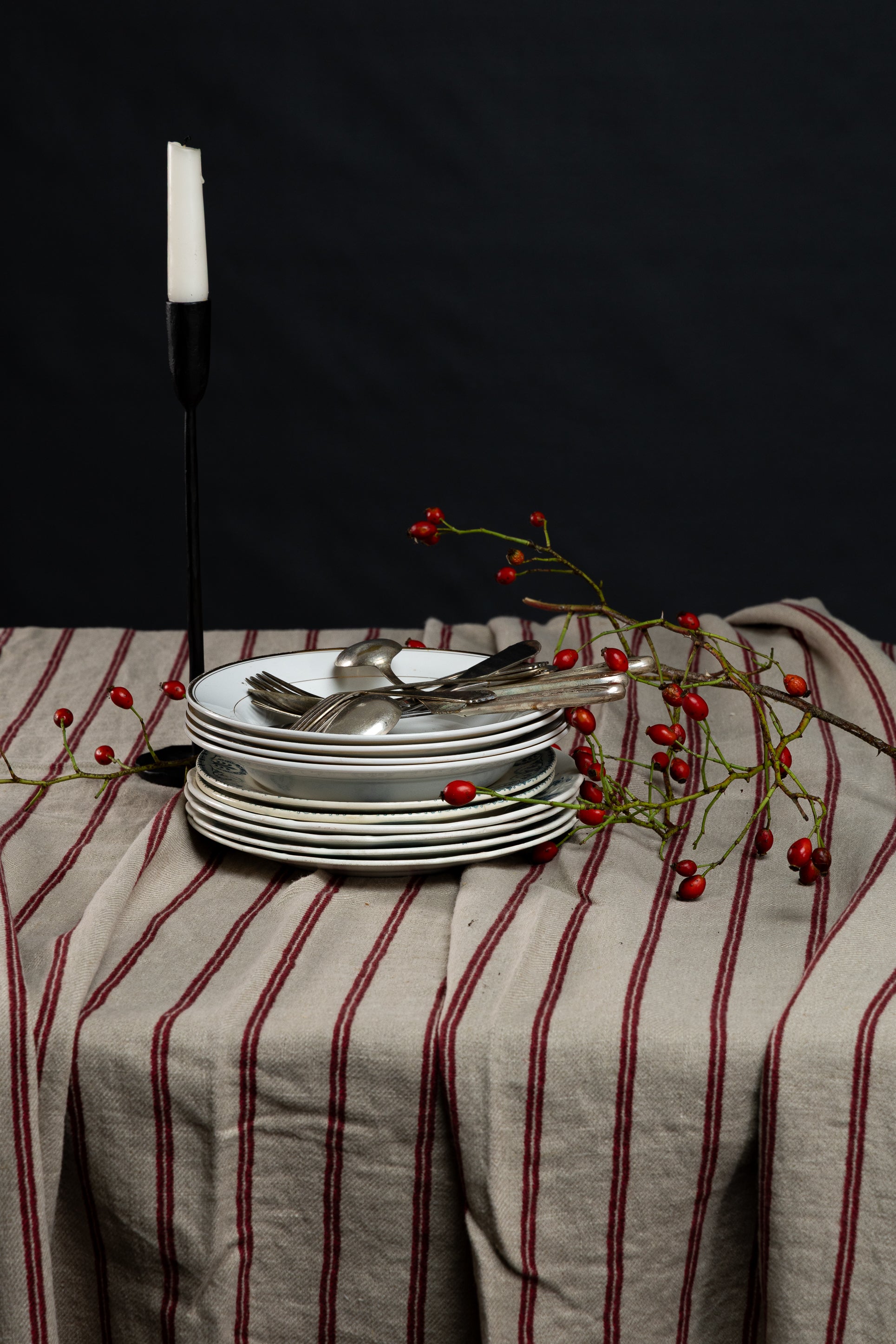 Linåker duk 138x320 cm - Natur og rød