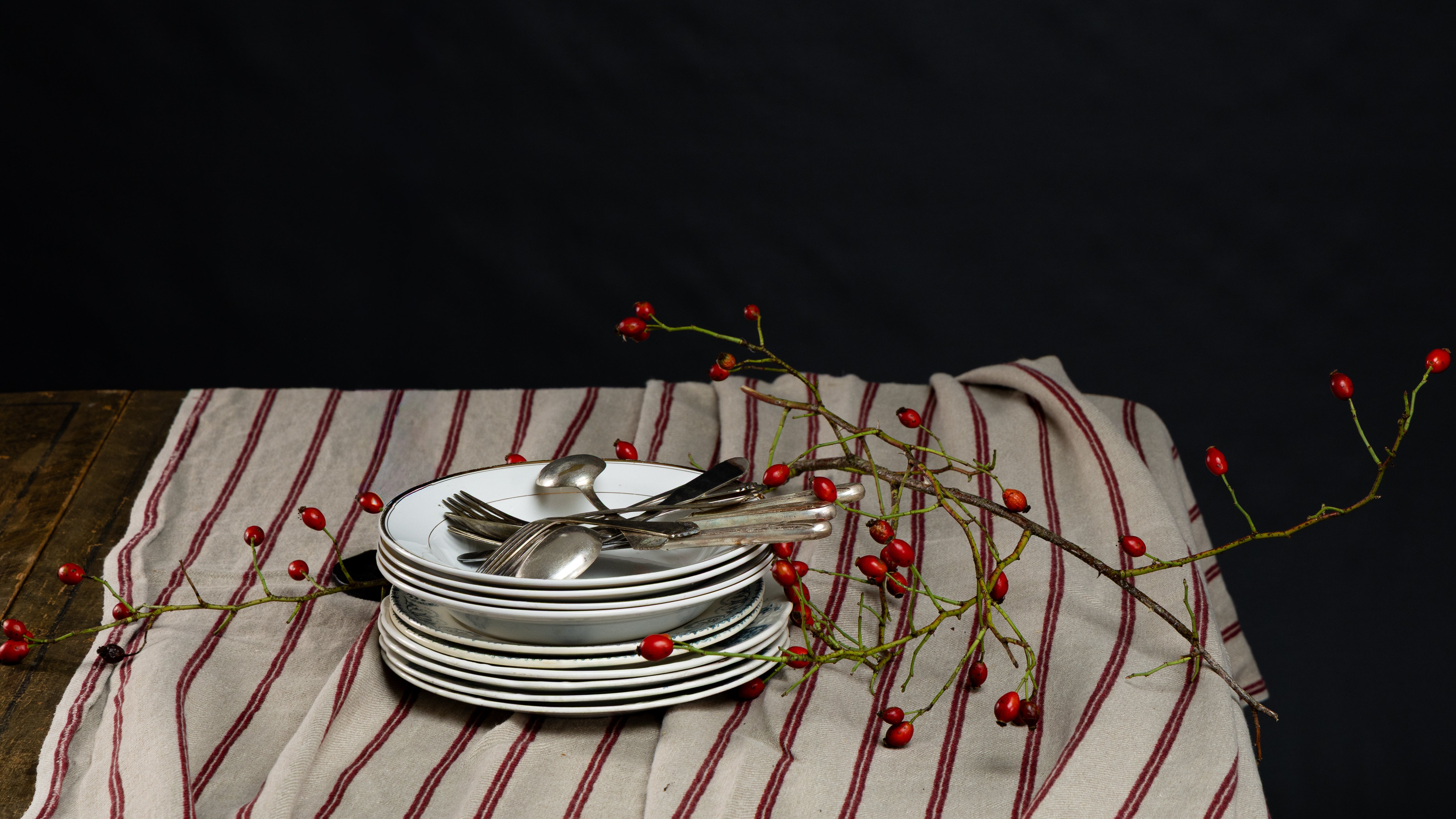 Linåker duk 138x250 cm - Natur og rød