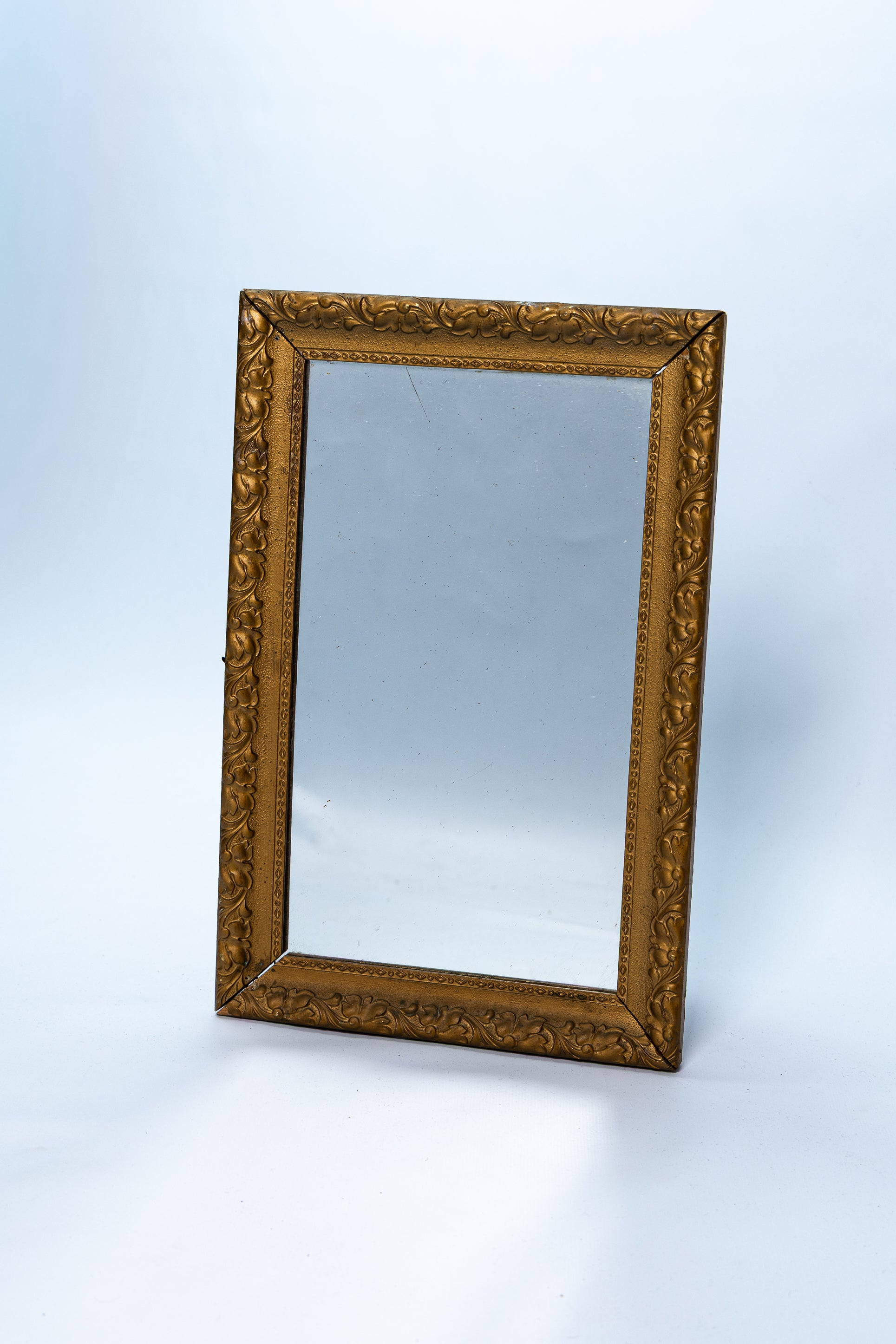 Lite speil med gullramme