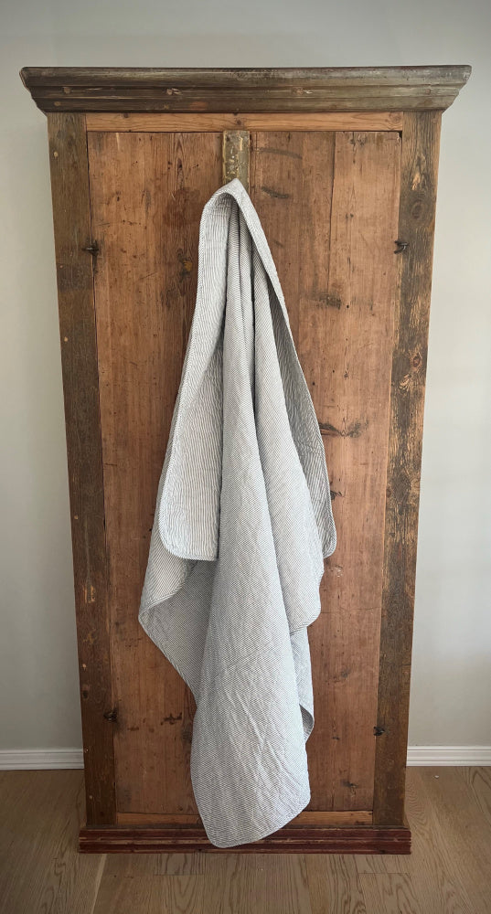 Stripete pledd 140x180 cm - offwhite og lys grå