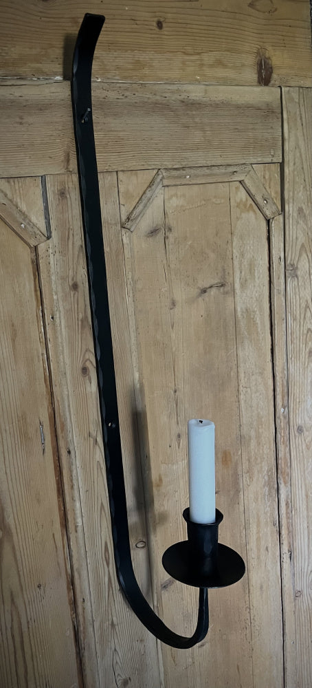 Vegghengt lysestake i smijern