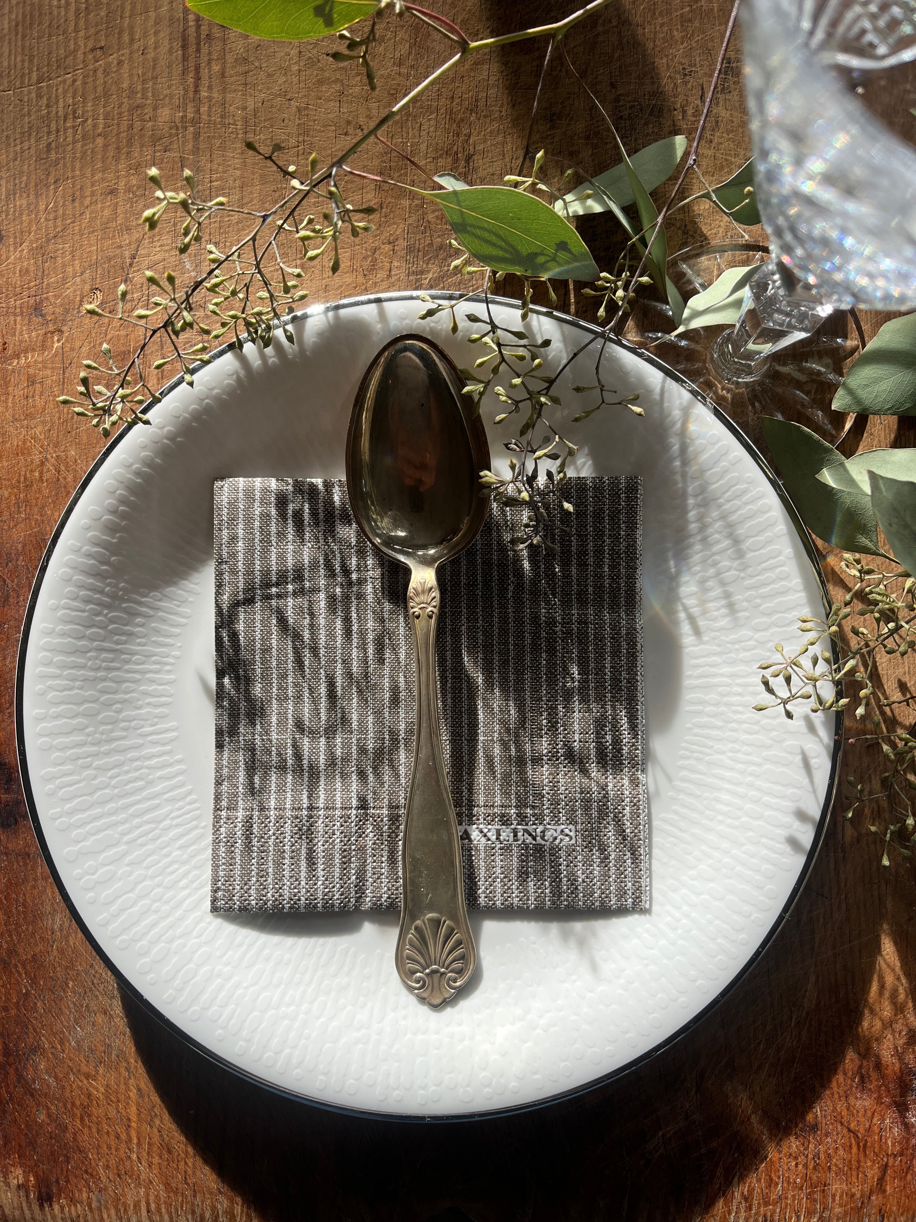 Papirserviett 24x24 cm - Stripete brun/offwhite