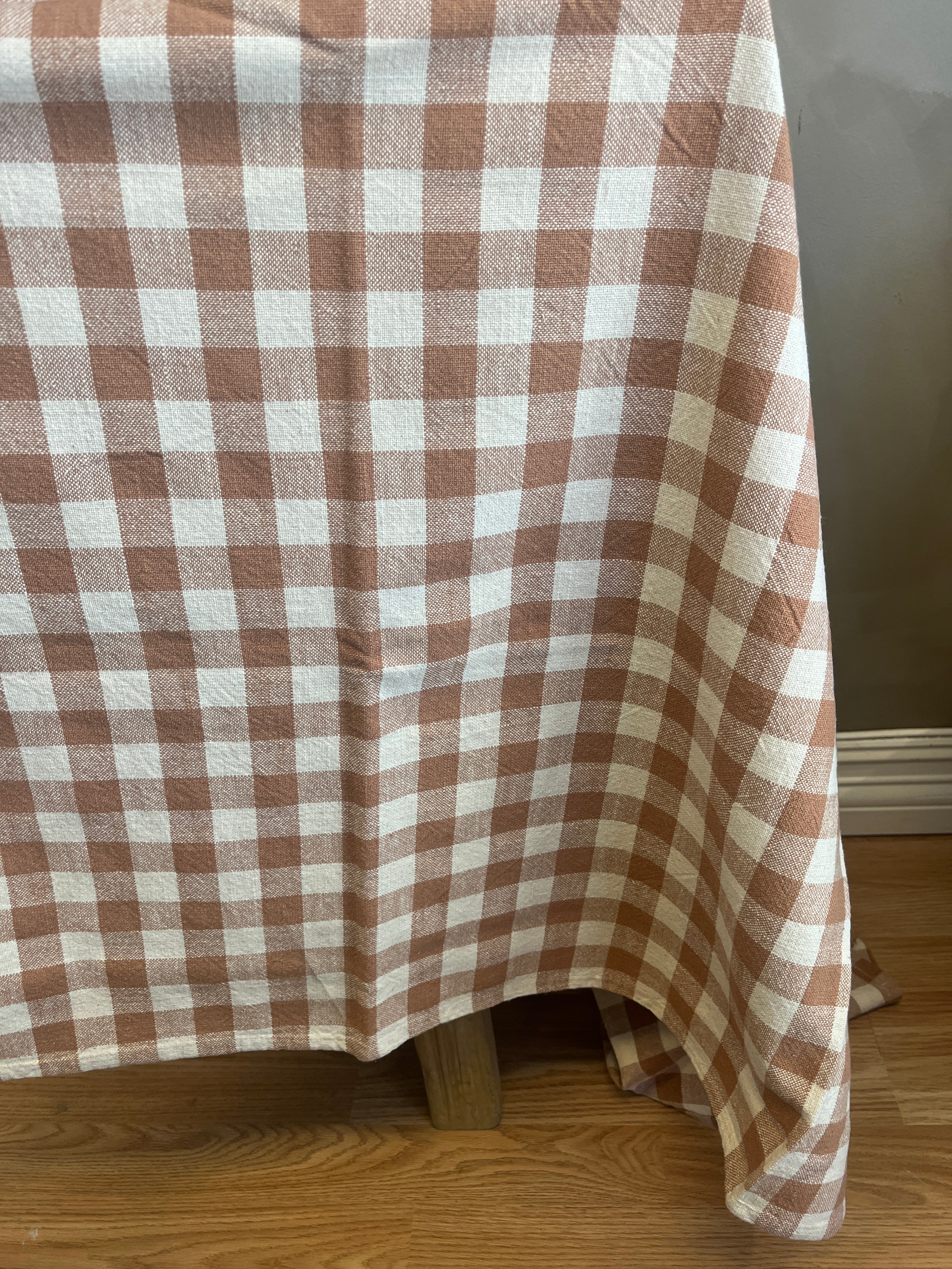 Duk rustrød og offwhite 270cm x 140cm