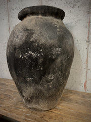 Stor mørk gulvkrukke