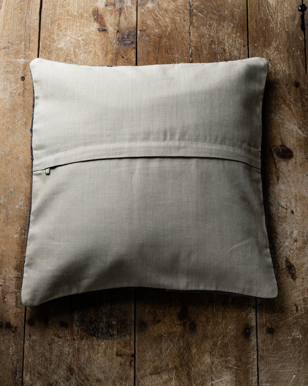 beige-bakside-av-putetrekk