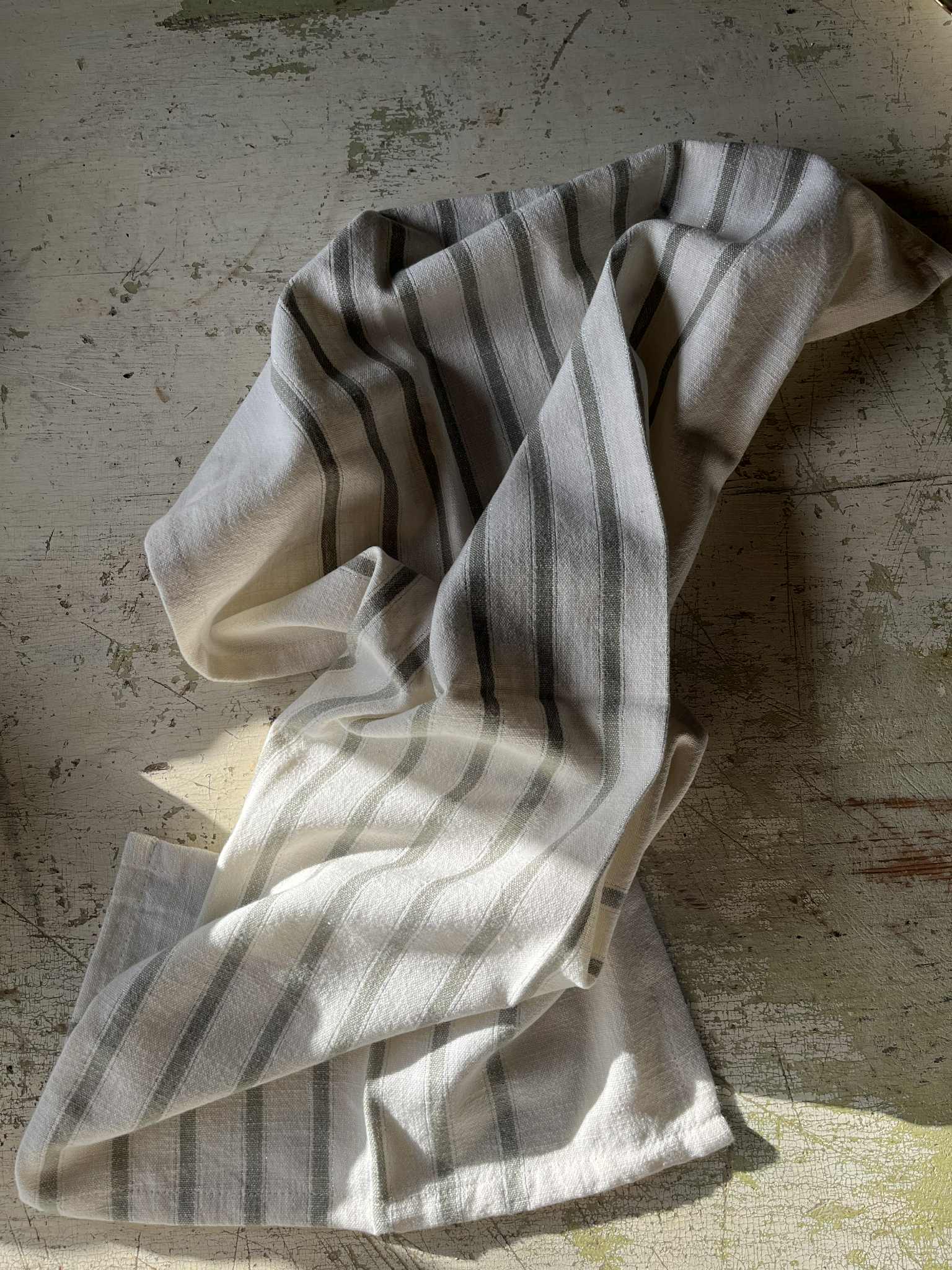 Kjøkkenhåndkle striper offwhite, grønn og sølv 50x70cm