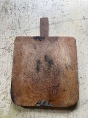 fjol-med-beslag-vintage-paa-bord