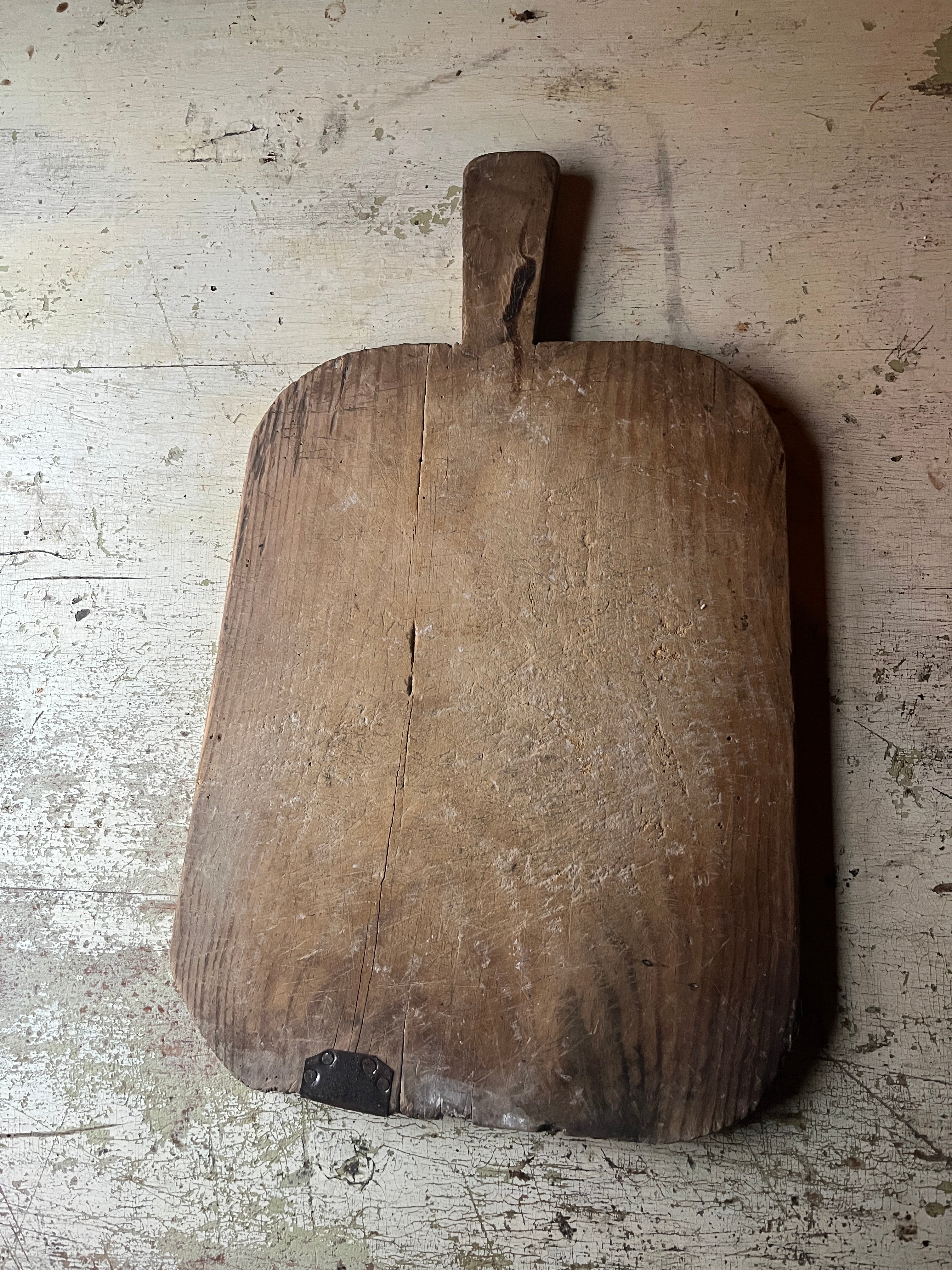 Bakside av rustikk vintage fjøl i tre med naturlig patina