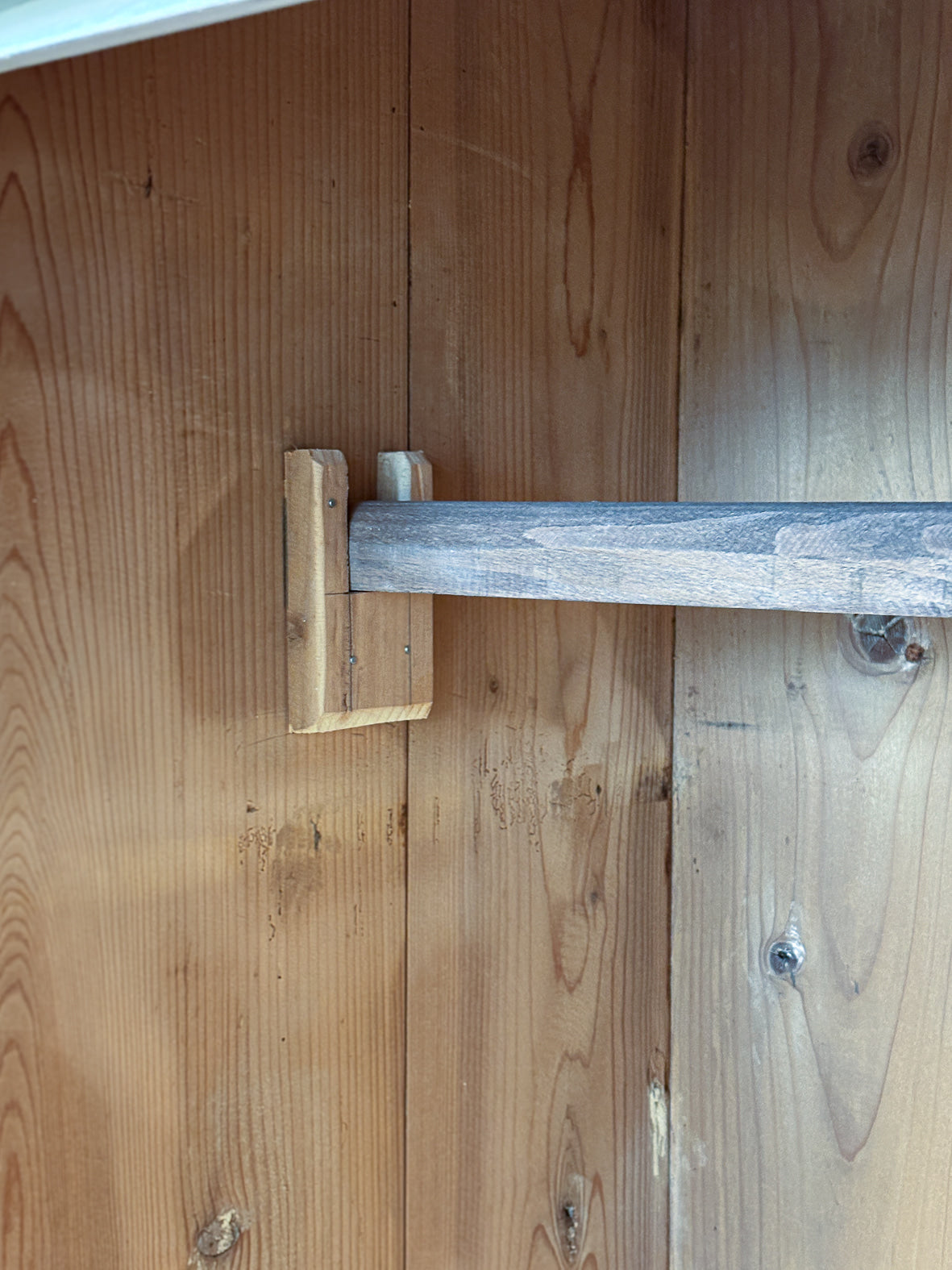 detaljbilde-heng-garderobeskap