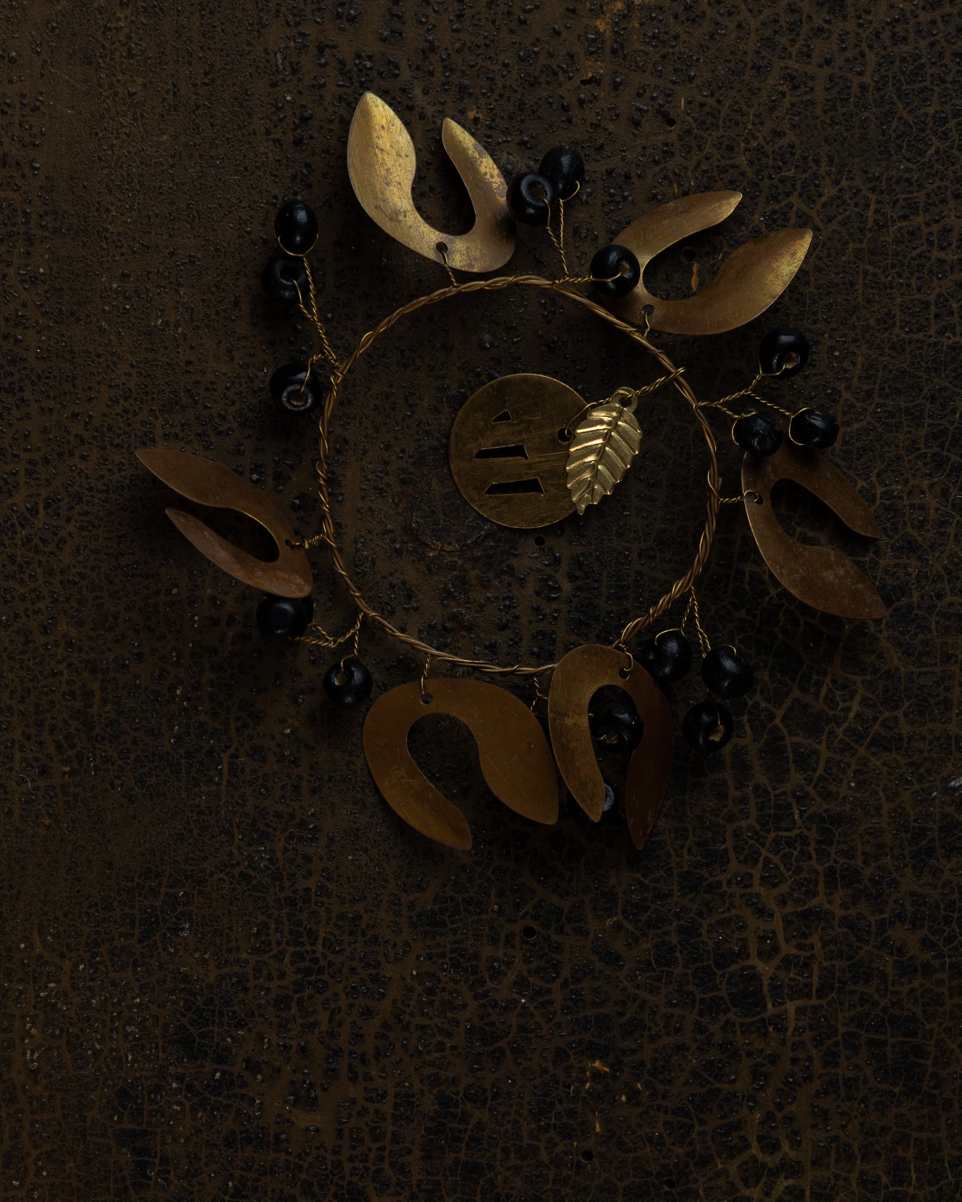 Serviettring med sorte treperler