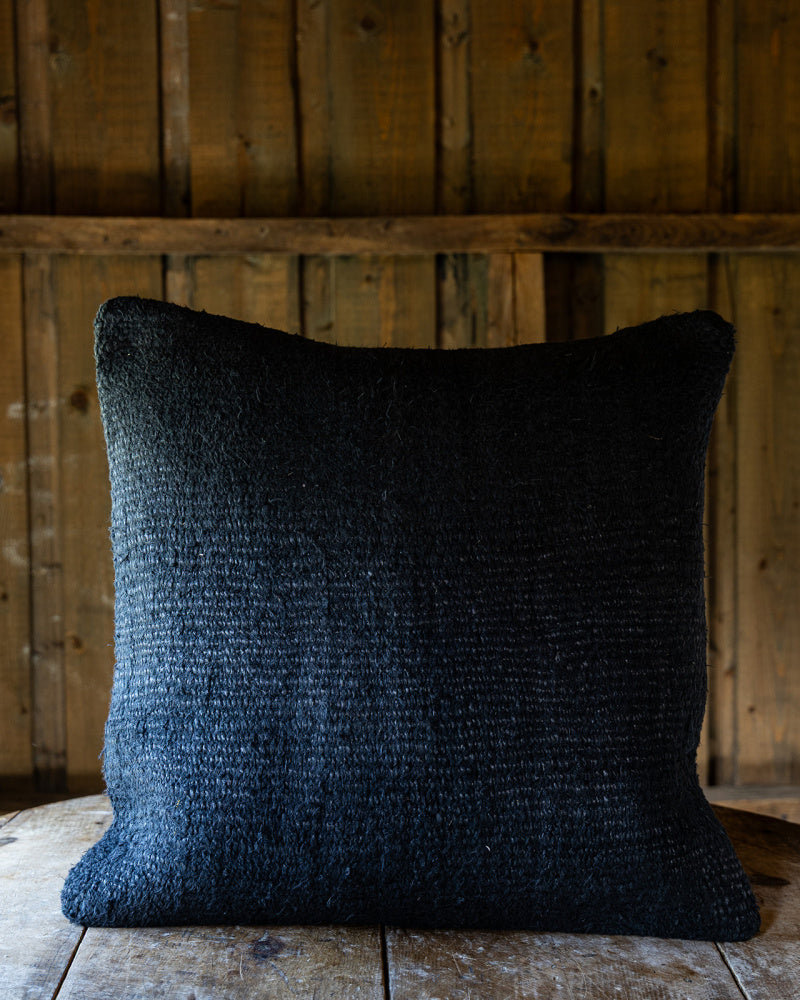 Vintage kelim puetrekk i mørk blå denim