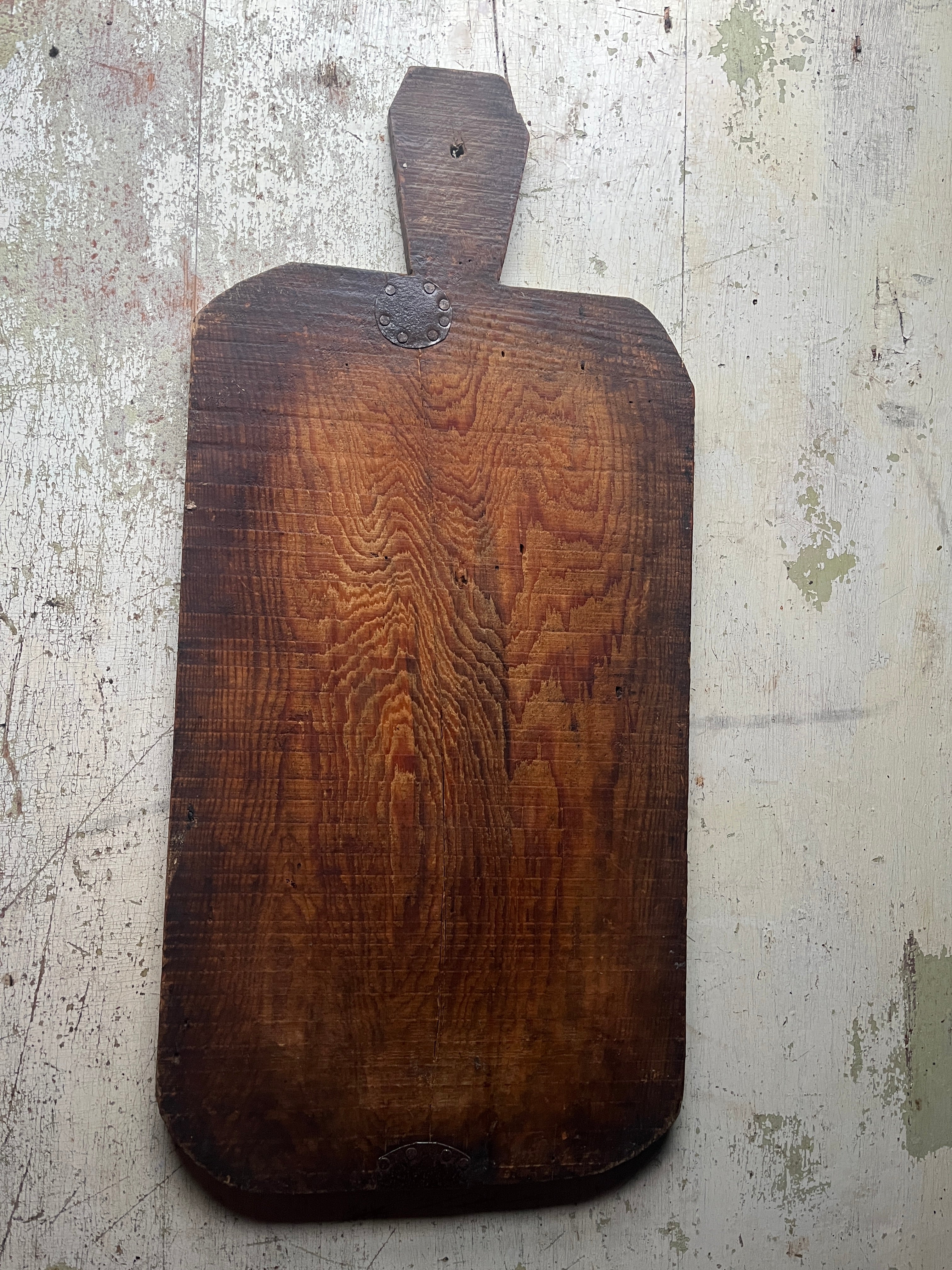 Lang rustikk vintage fjøl i tre med håndtak og vakker patina 50x29 cm