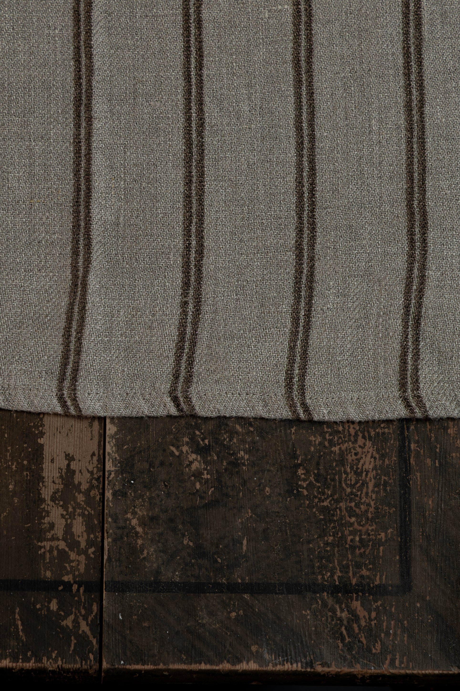 tekstil-lin-duk-brune-striper