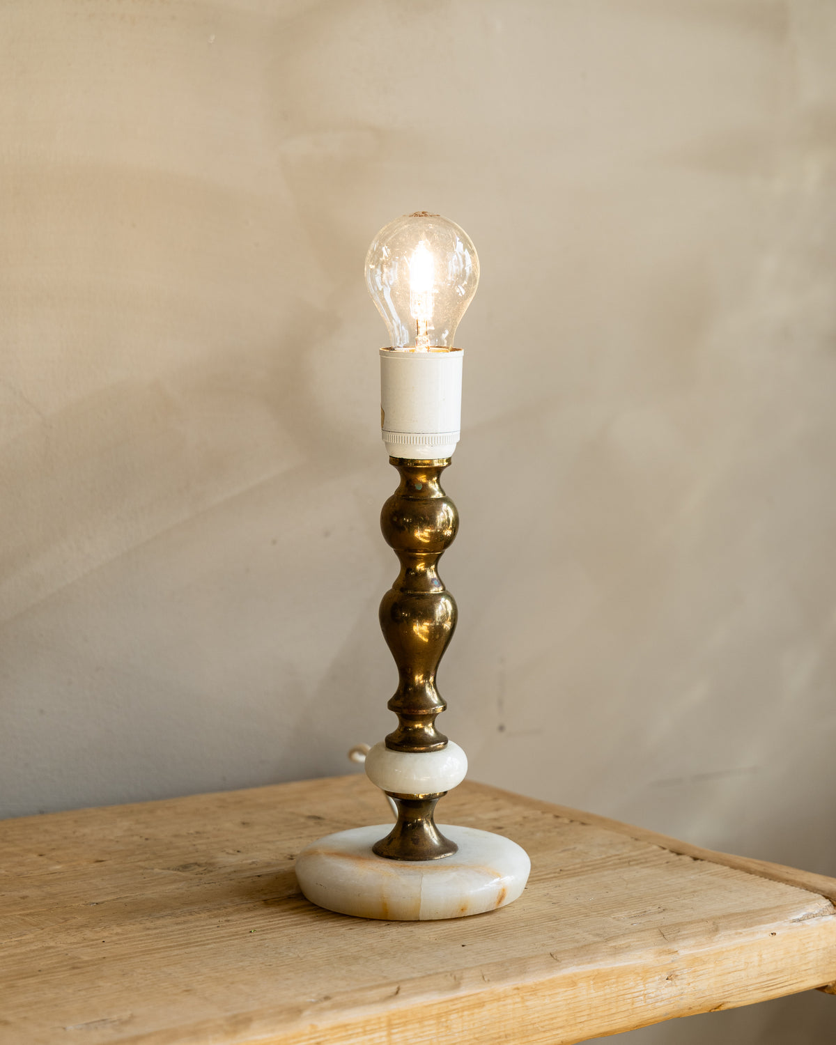messing-lampe-marmor