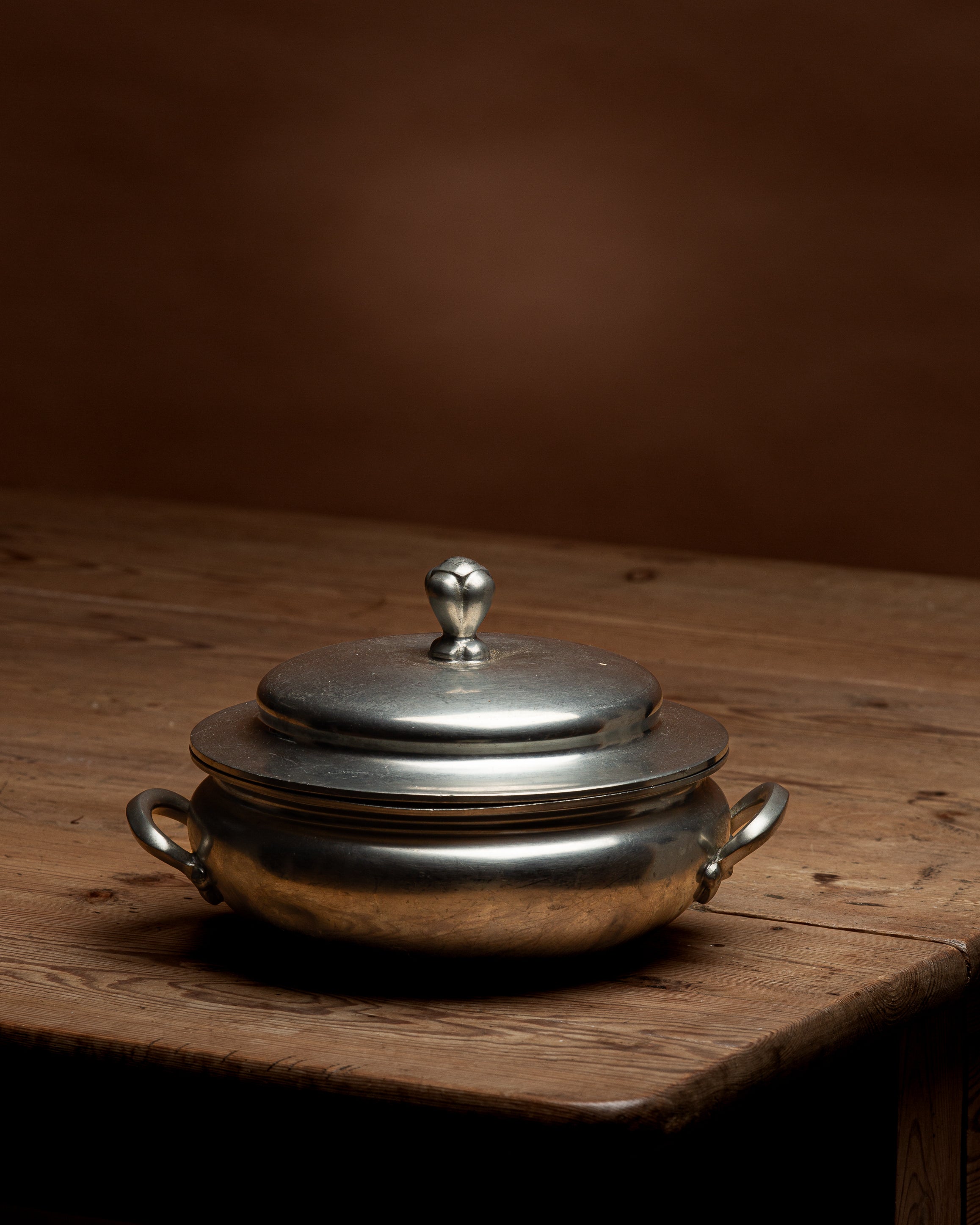 Norsk tinnskål med lokk