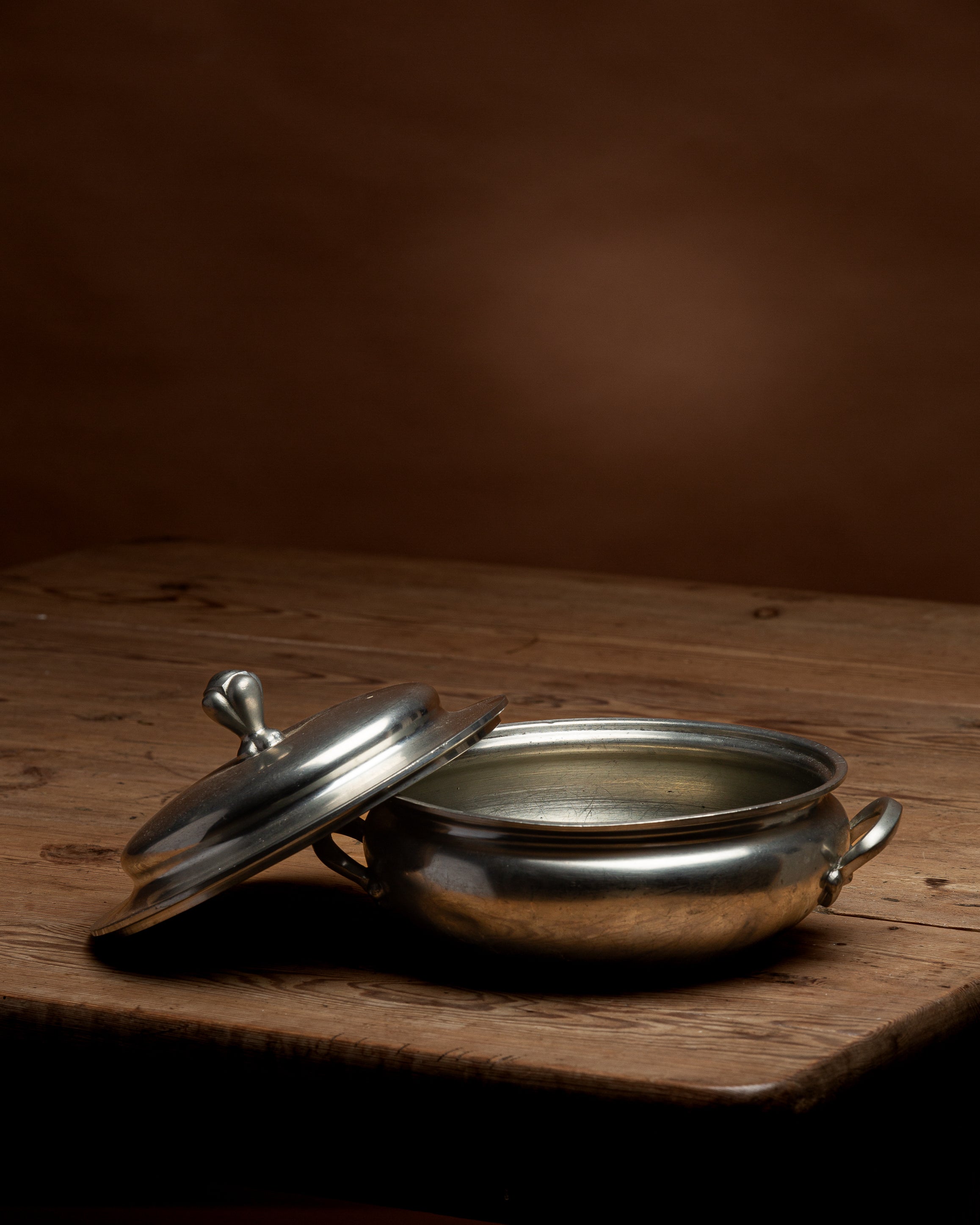 Norsk tinnskål med lokk