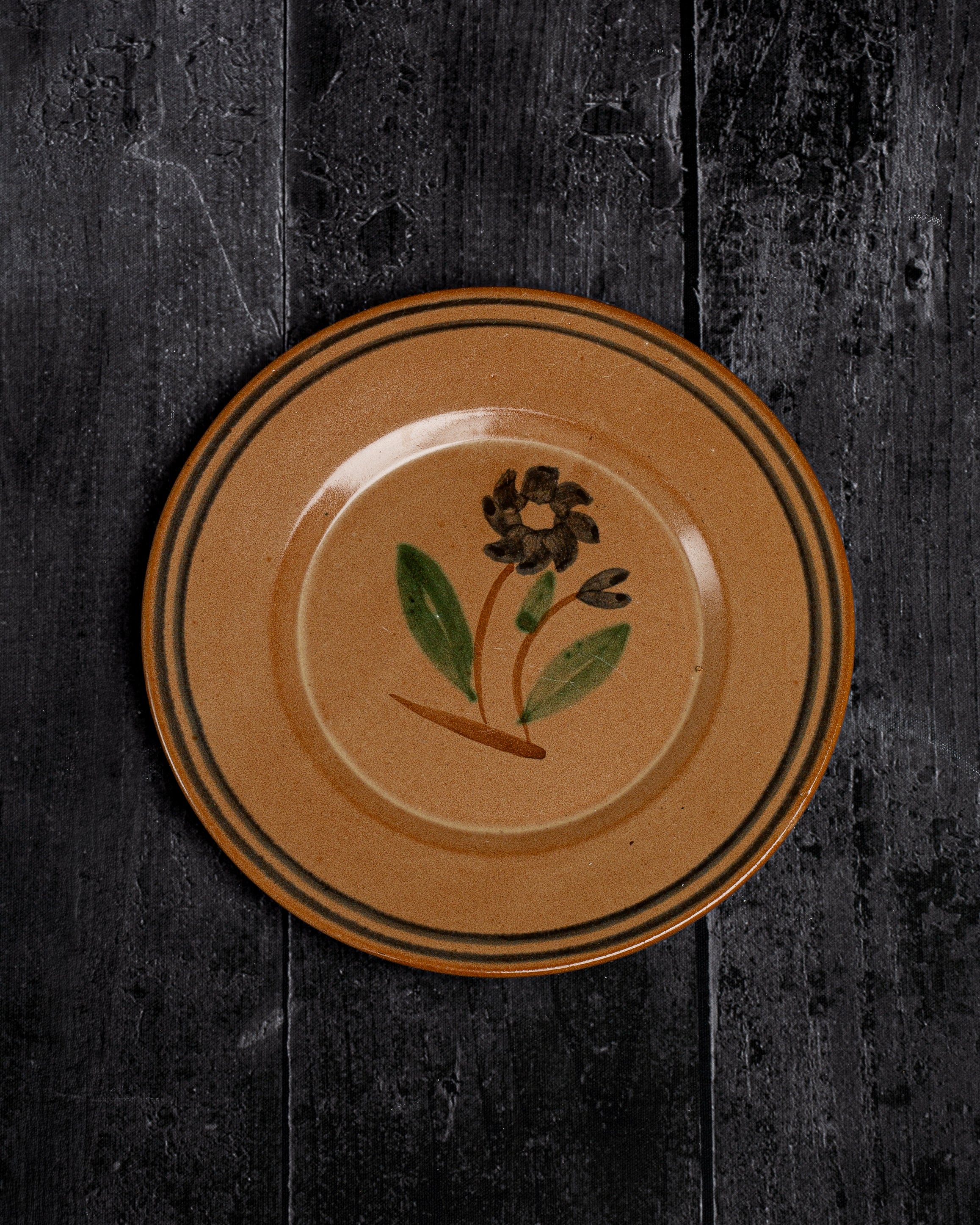 Keramikkfat med blomst