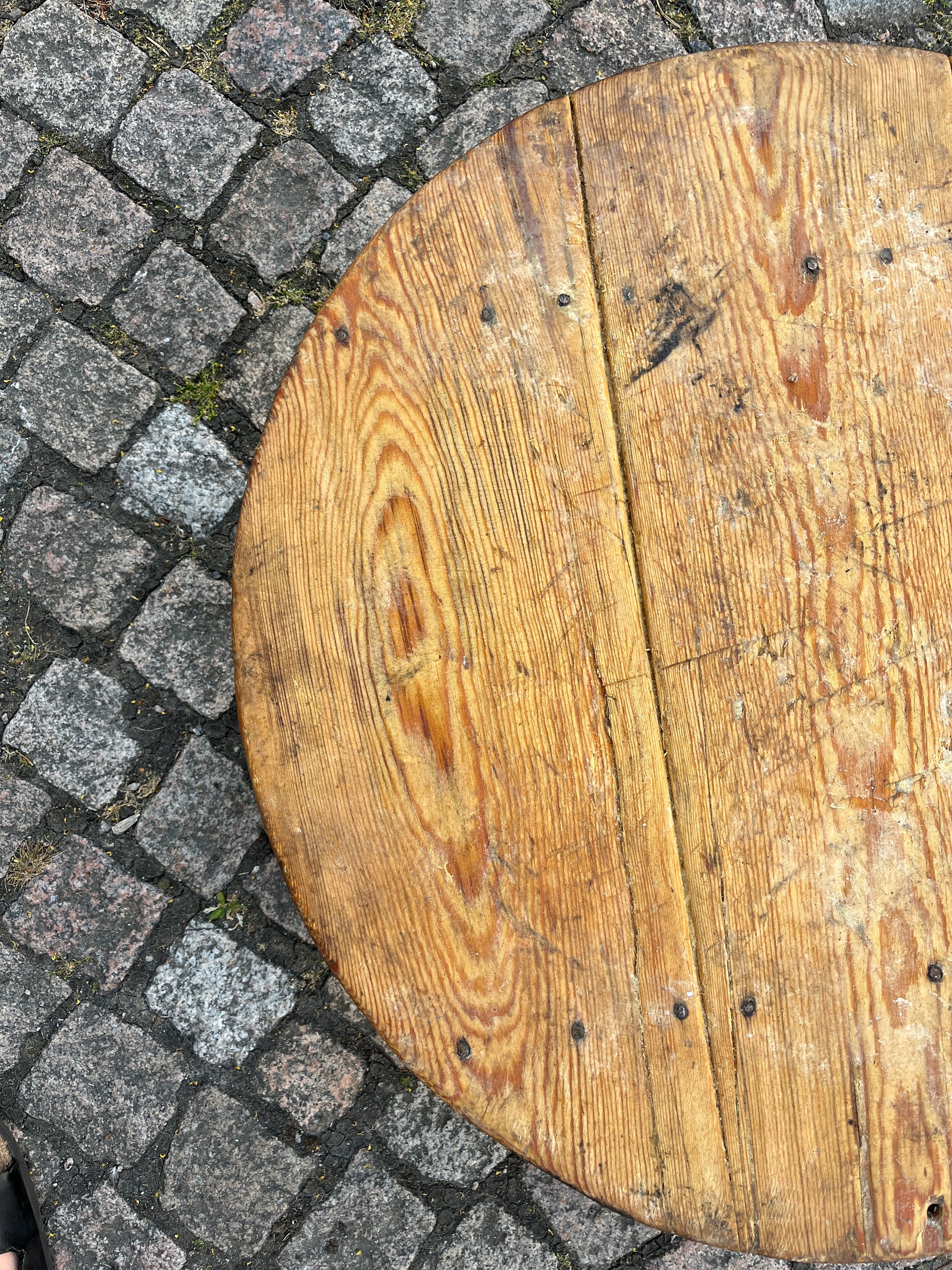 rund-pizzafjol-paa-bakken