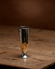 vintage-pokal-paa-bord