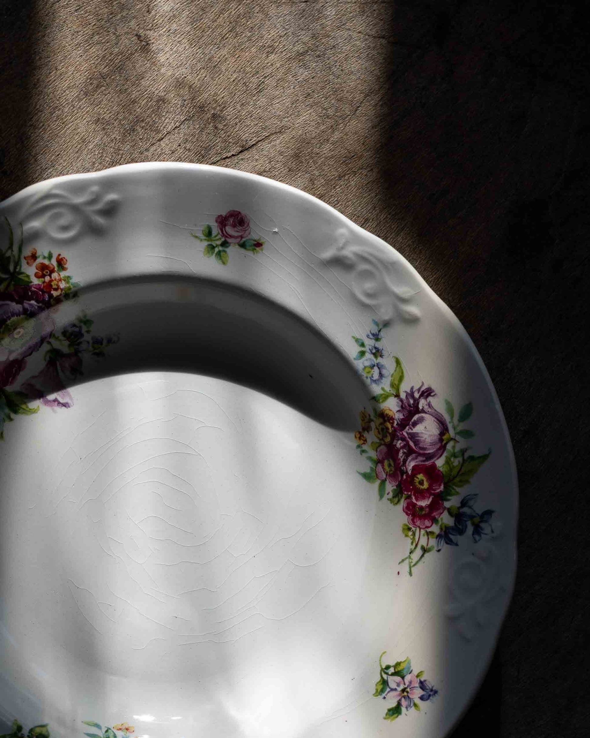 skaal-blomstermotiv-hvit