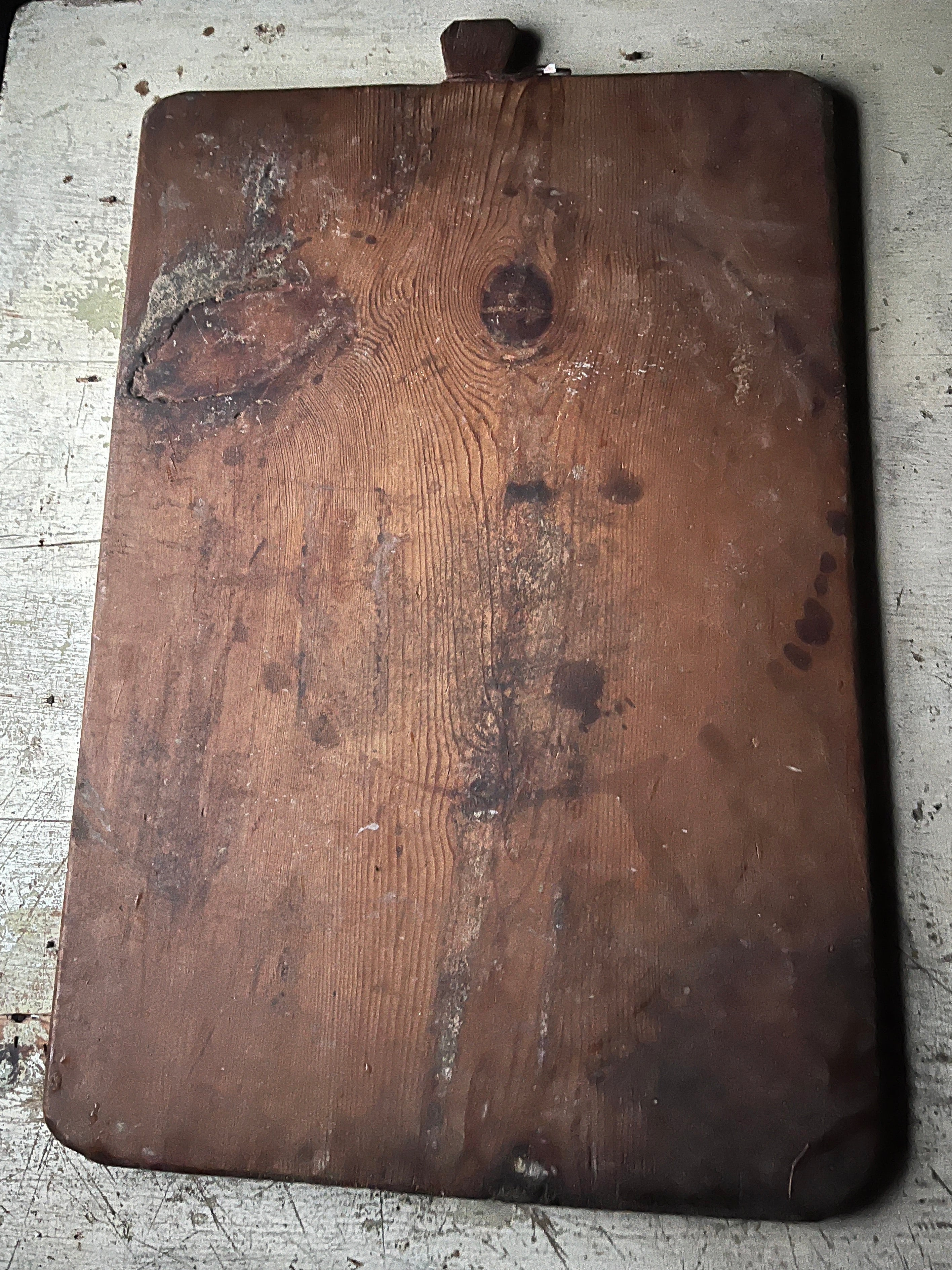 Stor vintage pizzafjøl i tre 65x44 cm med mørk rustikk patina
