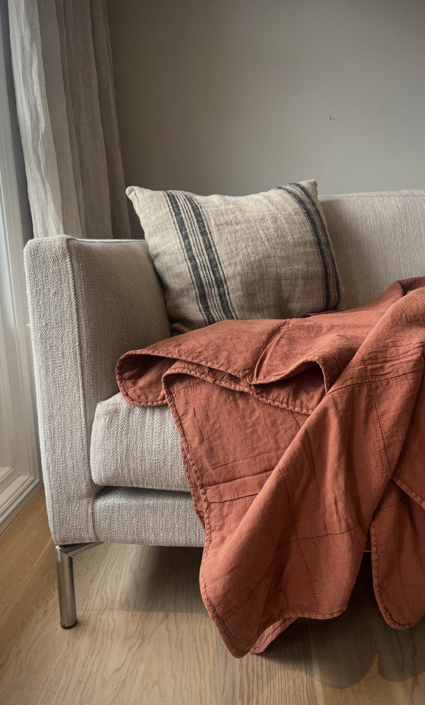 "Vintage" quiltet teppe - dyp rød 130x180 cm