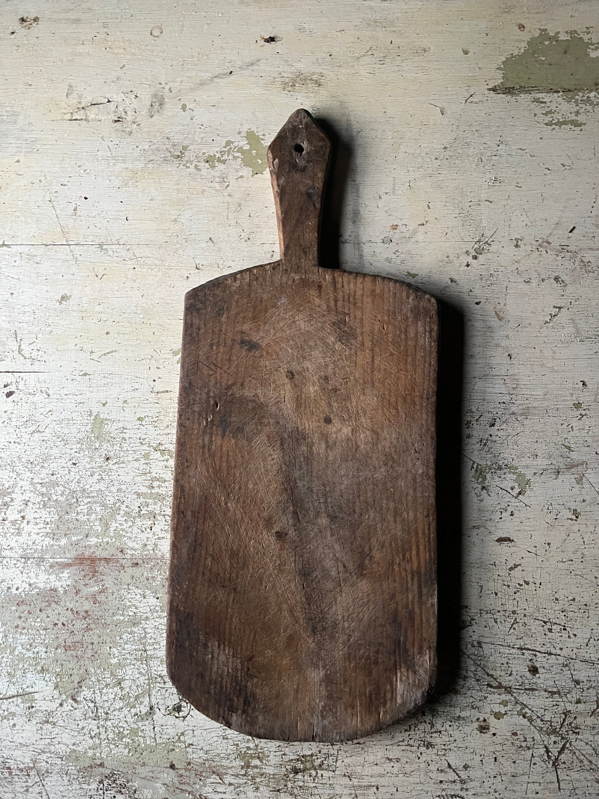 Bakside av smal vintage fjøl i tre med patina