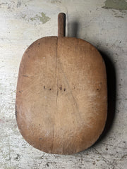 Vintage serveringsfjøl i tre 38x30 cm med rustikk patina