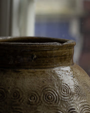 naerbilde-av-vintagekrukke-fra-kina
