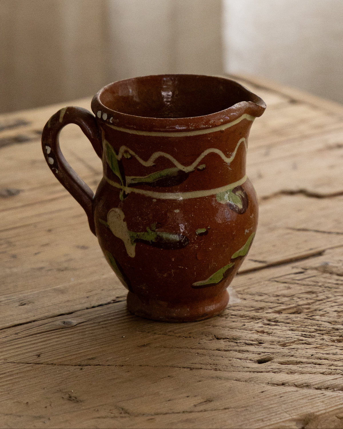 vintage-mugge-paa-trebenk