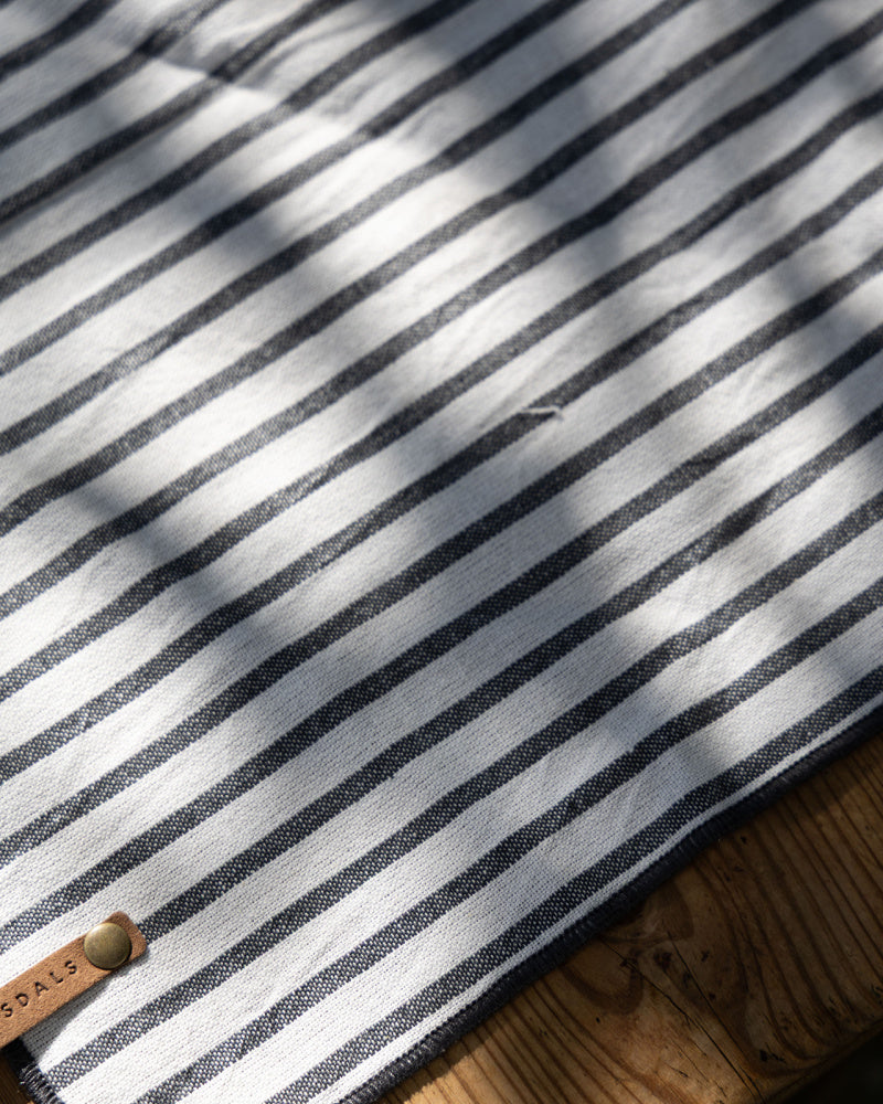 Kjøkkenhåndkle med sorte og beige striper